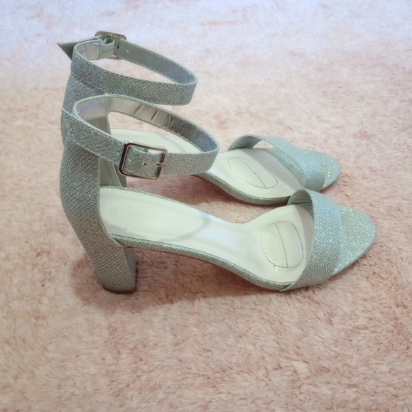 David's Bridal Silver Heels, size 8.5 - Picture 2 of 3